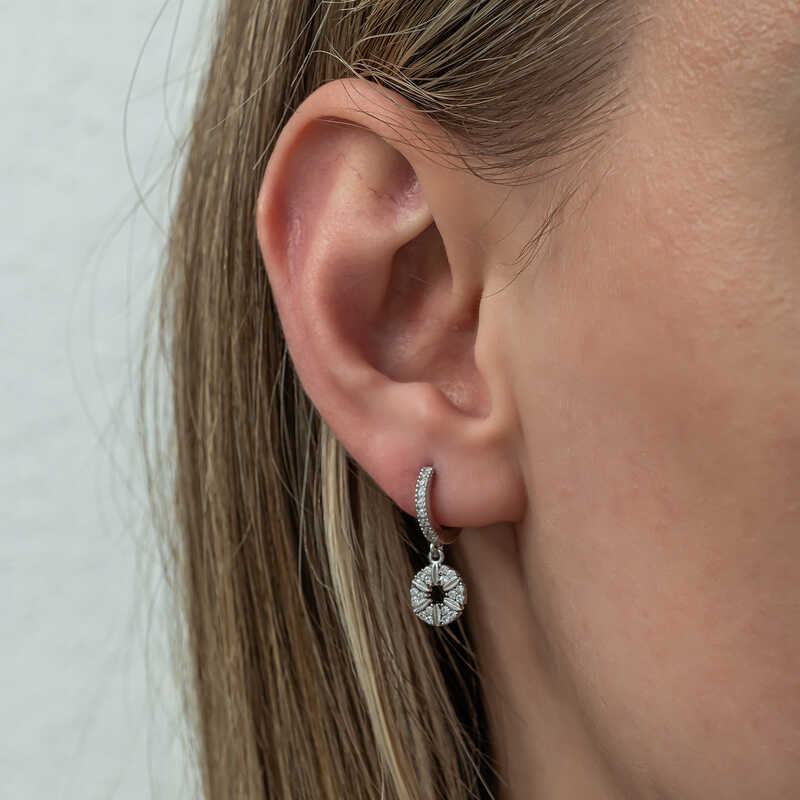 Gümüş Geometrik Desenli Kadın Küpe - Görsel 3